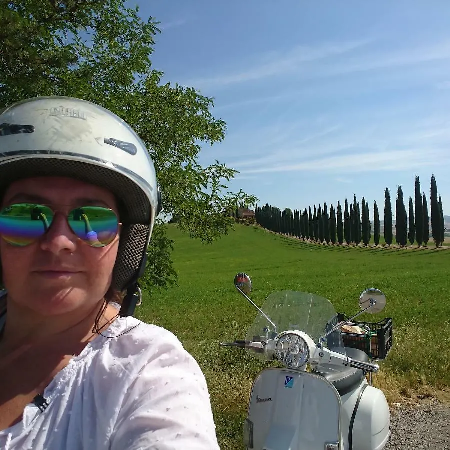 בית הארחה Castiglione dʼOrcia Affittacamere Alba Fiorita