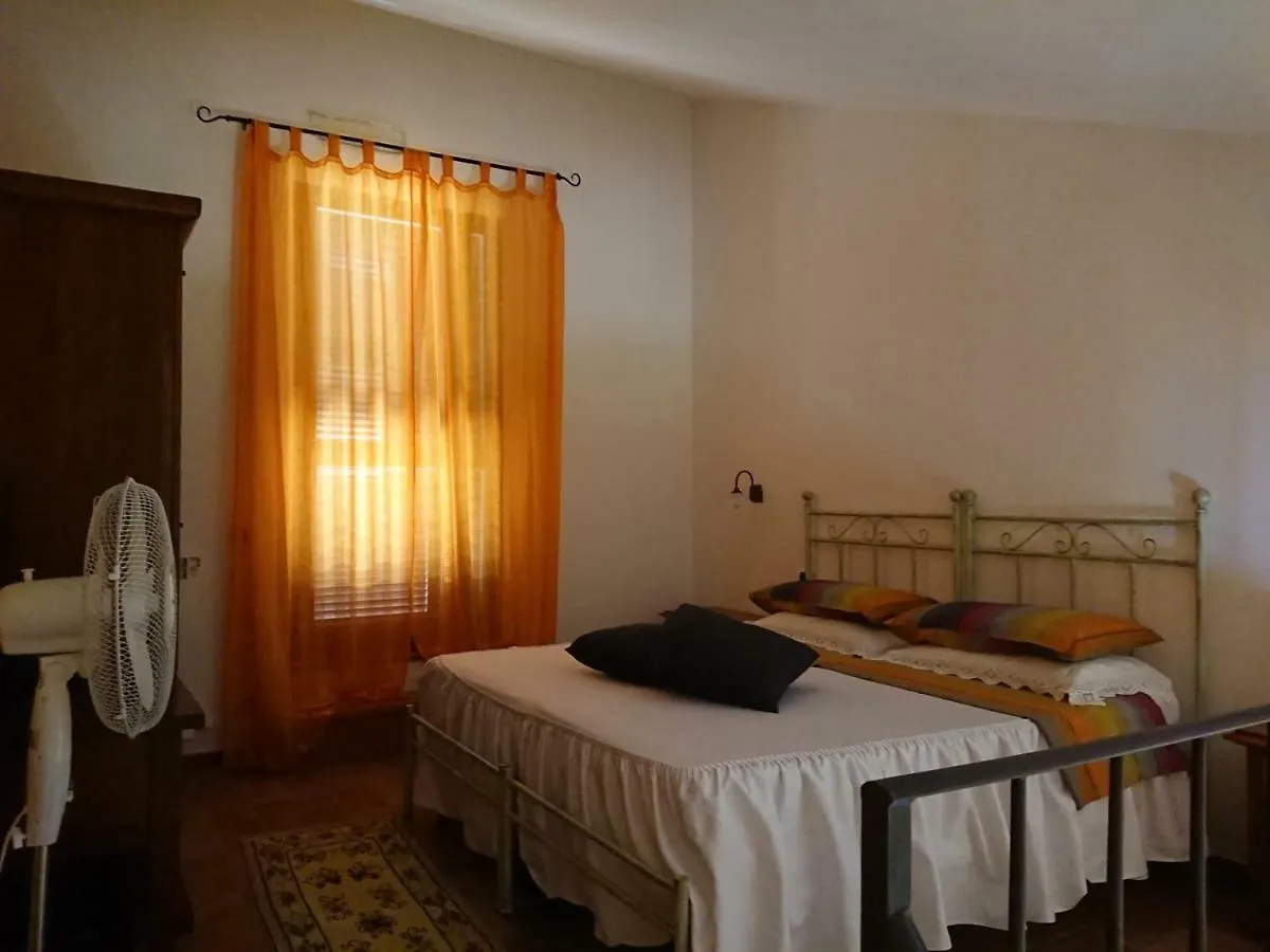 בית הארחה Castiglione dʼOrcia Affittacamere Alba Fiorita איטליה